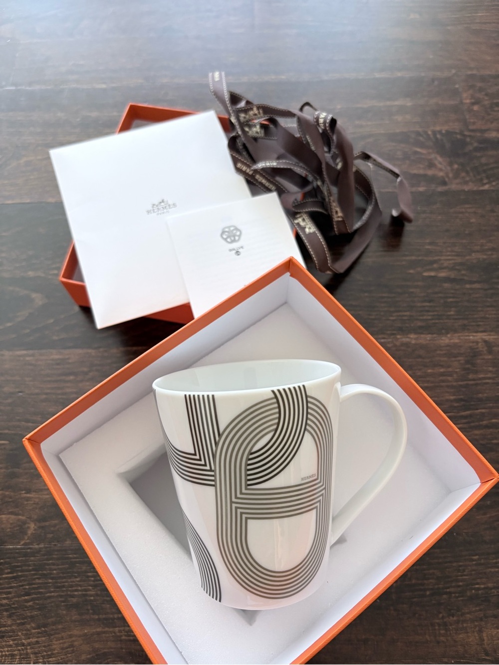 Hermes Rallye 24 White Mug with Gray Interlocking Stripe Design